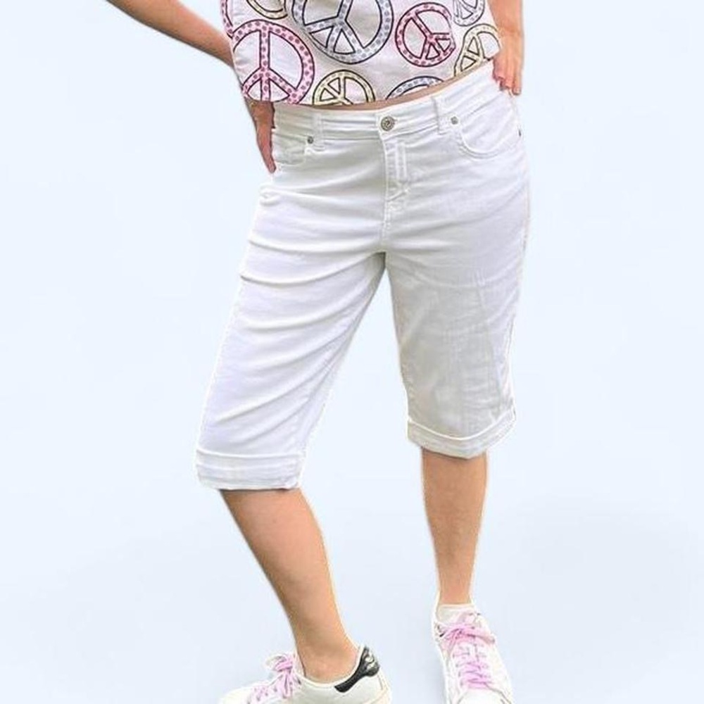 Style & Co White Capris with Button Back Pockets